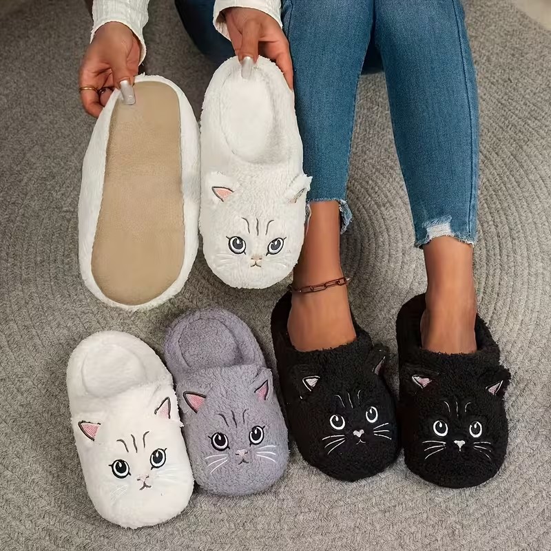 Cozy Unisex Plush Slippers wit - đánh giá và giá Embroidery Garments